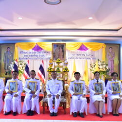 พิธีรับพระราชทานพระบรมฉายาลักษณ์ พระบาทสมเด็จพระเจ้าอยู่หัว ที่ฉายกับสมเด็จพระนางเจ้าฯ พระบรมราชินี