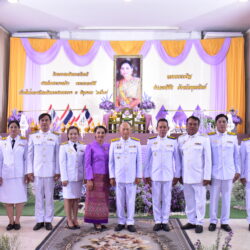 พิธีถวายเครื่องราชสักการะและวางพานพุ่ม หน้าพระฉายาลักษณ์สมเด็จพระนางเจ้าฯ พระบรมราชินี