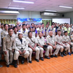 พิธีเปิดโครงการฝึกอบรมเพิ่มประสิทธิภาพสมาชิกอาสาสมัครป้องกันภัยฝ่ายพลเรือน (อปพร.) สังกัด อบต.พญาแมน ประจำปี 2568
