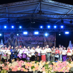 รับประกาศเกียรติคุณ “รางวัลผู้มีส่วนร่วม” การประกวดซุ้มของดีตำบล และรางวัลชมเชยในการประกวดอาหารพื้นบ้าน แกงเผ็ดหอยขมลีลา ตำนานเมืองพิชัย